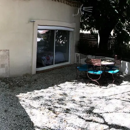 Au Mas Pommier *